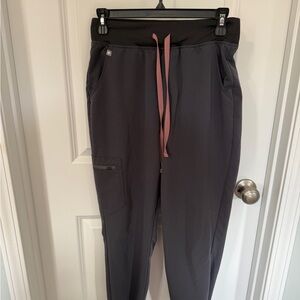Figs Women's Charcoal Joggers with Pink Drawstring high waisted size small